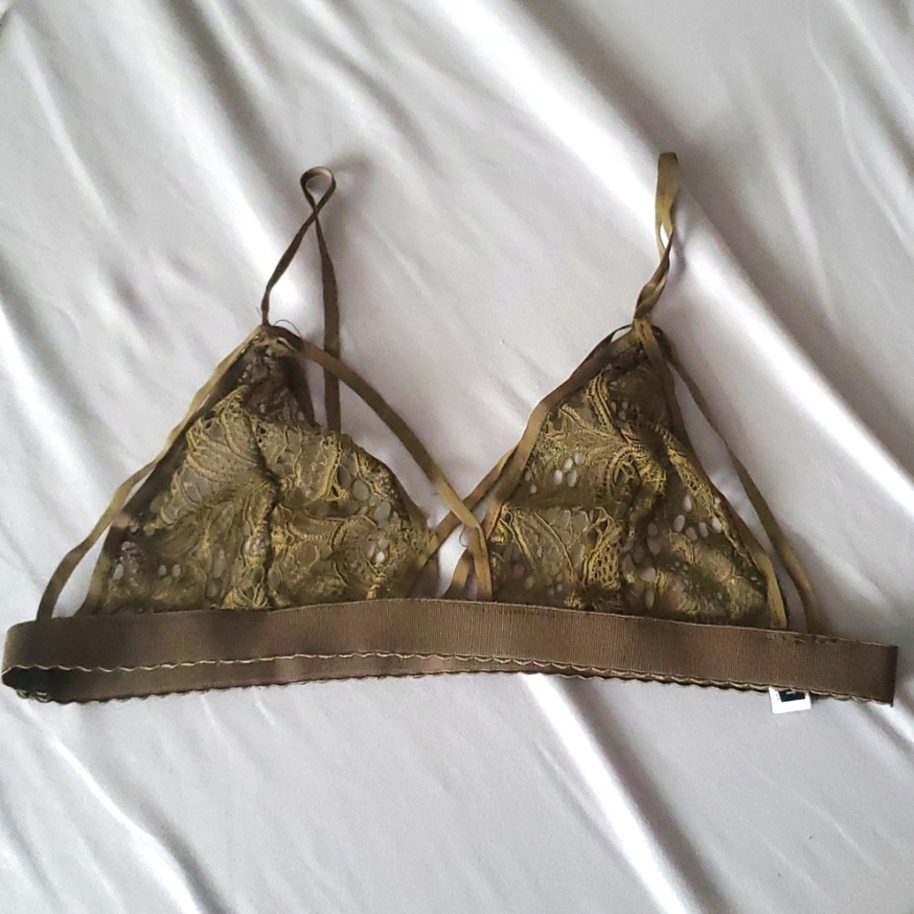 FREE WITH PURCHASE Strappy bralette